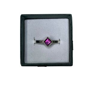 Sterling silver ring with garnet center princess cut stone